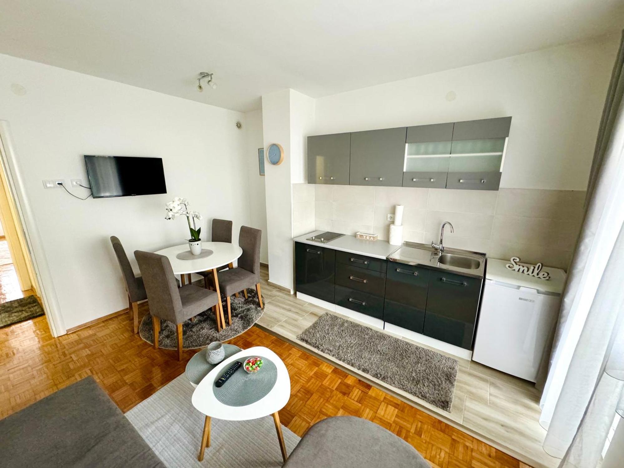 Gradiska Na Savi Apartmani I Sobe エクステリア 写真