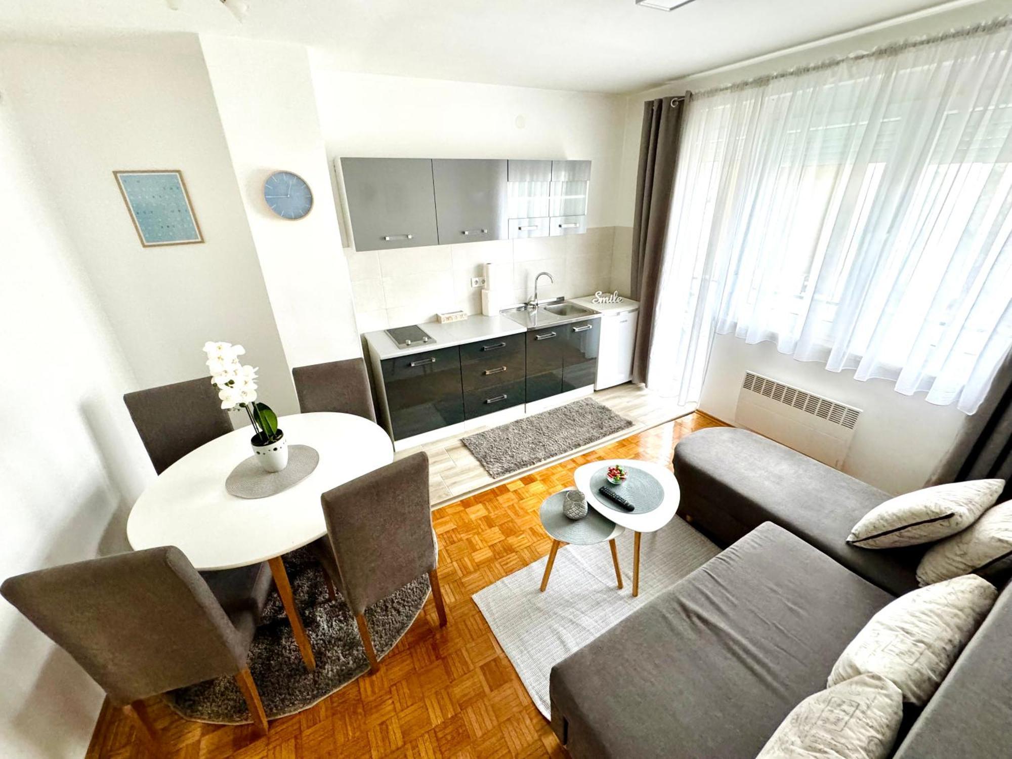 Gradiska Na Savi Apartmani I Sobe エクステリア 写真